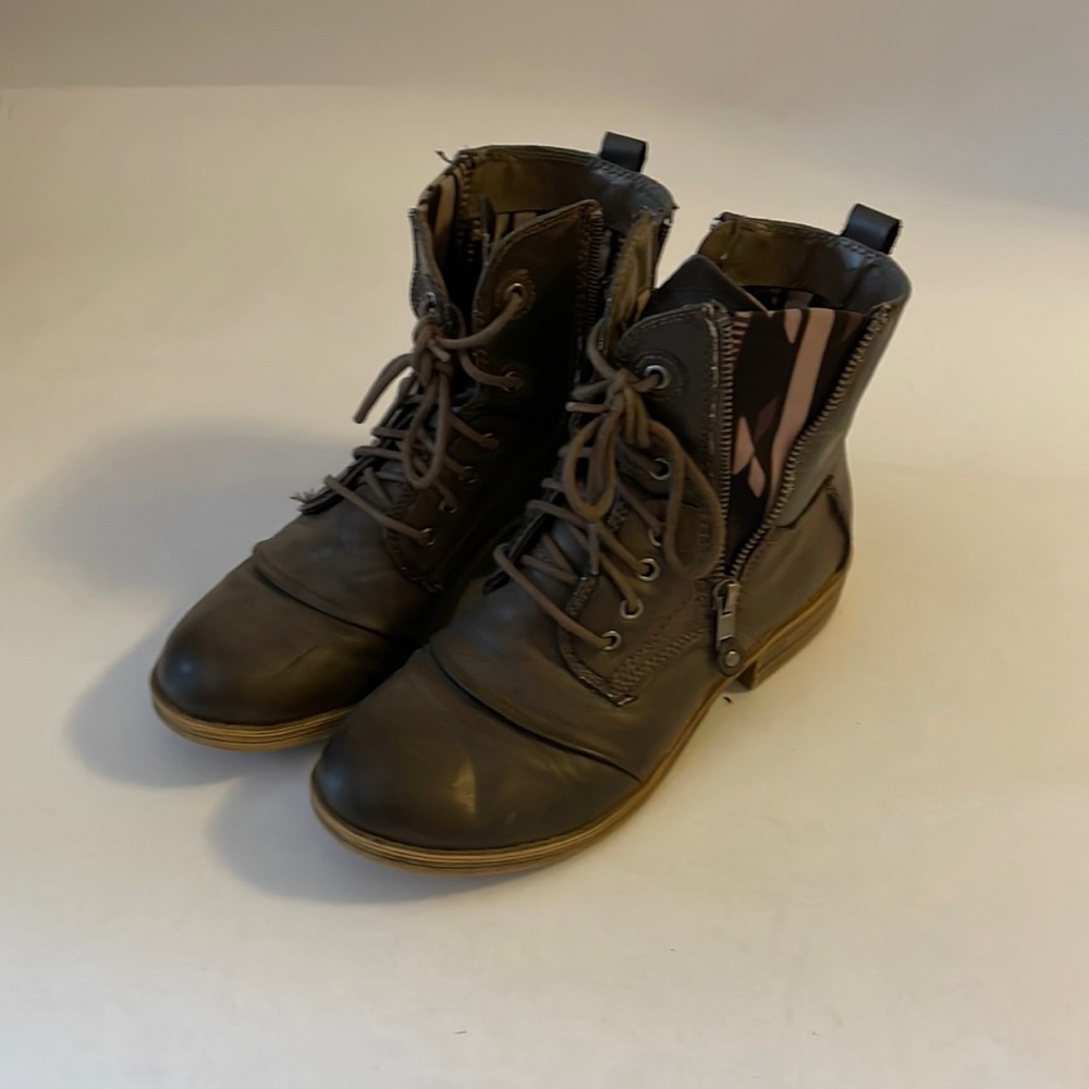Womens Brown Boots, American Rag, Size 8